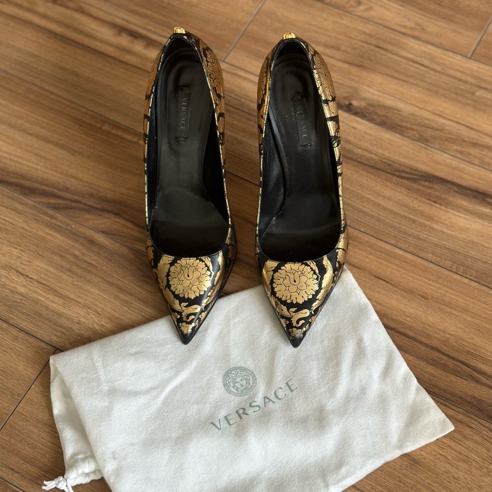 VERSACE Women's Black Leather Gold Point Toe Pumps Size 38.5 EU / 8.5 US